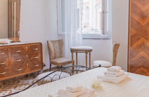 Castiglione Chiavarese Bed & Breakfast | Camera tra le Cinque Terre, Camogli e Portofino. Vista valle e scorcio mare all'orizzonte