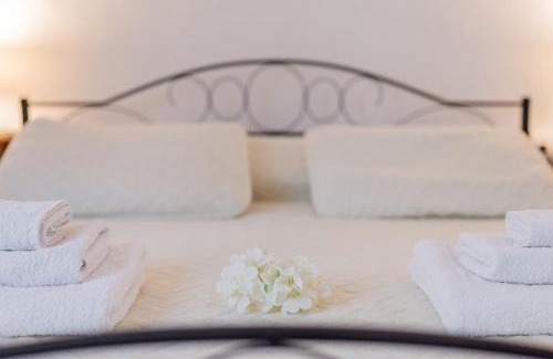 Castiglione Chiavarese Bed & Breakfast | Camera tra le Cinque Terre, Camogli e Portofino. Vista valle e scorcio mare all'orizzonte