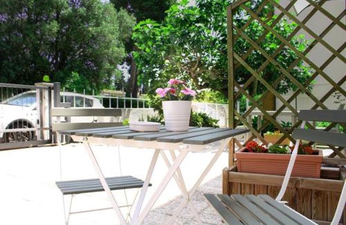 Sirolo Apartment | CAMERA Wi-Fi, Corte a pochi passi dal mare