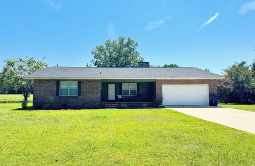 Dothan House | Cameron Cottage in Dothan. 3 Bedroom 2 Bath.
