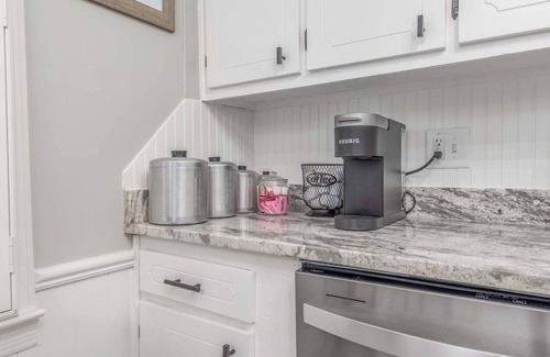 Columbus Cottage | Camille Cottage ~ Ideal for Short-Term Stays or Traveling Professionals