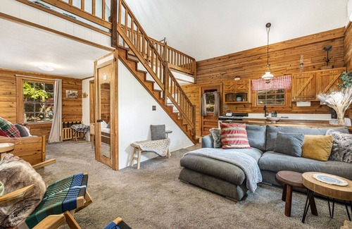 Eureka Springs House | Camp Allswell - Cozy Loft Cabin Getaway-Fireplace