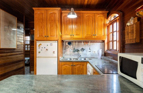 Pasito Blanco House | Camping Cabin - Private Solarium & Pool - BBQ