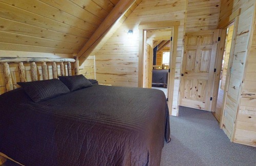 Monticello Cabin | Camp Jackson Group Resort