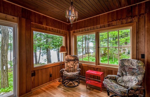 Bala Cottage | Camp Meda on Meda Island on Lake Muskoka! Complete Privacy! Sauna!