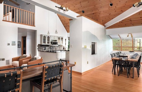 Bakerton House | Camp Patowmack - Riverfront, Hot Tub, and Sauna!