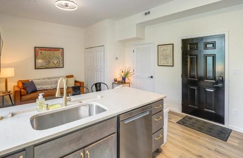 Cincinnati Apartment | Camp Washington Flat Walk to Coffee, Bars and Dtwn