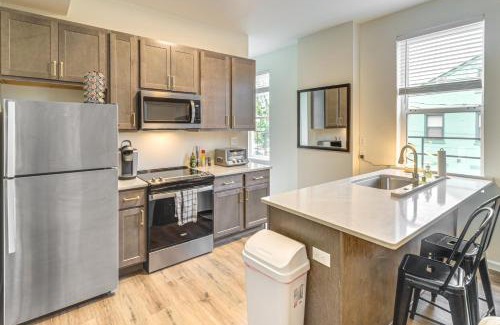 Cincinnati Apartment | Camp Washington Flat Walk to Coffee, Bars and Dtwn