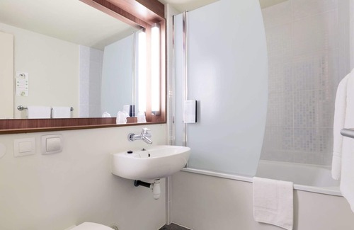 Fouquieres-les-Bethune Hotel | Campanile Bethune Fouquieres