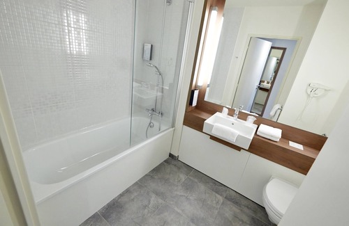 Montigny-le-Bretonneux Hotel | Campanile Saint Quentin en Yvelines