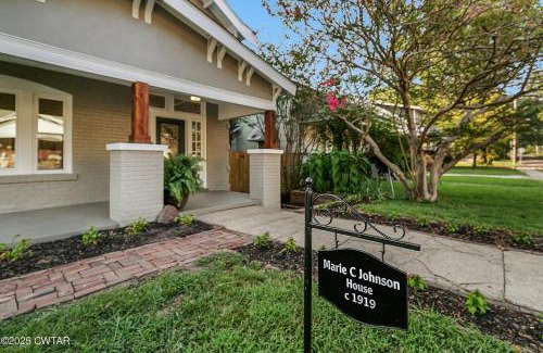 Jackson House | Campbell Street Charm