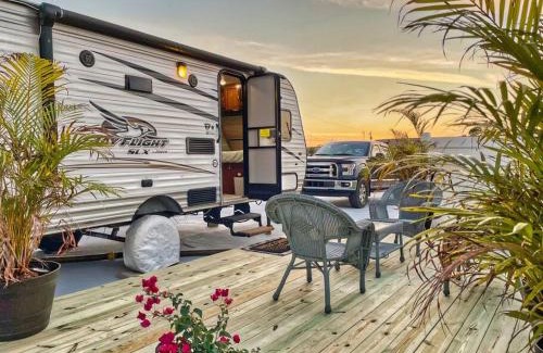 Englewood House | Camper close to beach with BBQ and Bicycles
