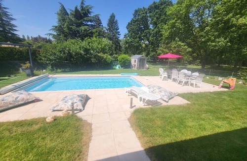 Saint-Fargeau-Ponthierry House | 🌟 Camping-car Luxueux en Bord de Seine - Un Séjour Unique 🌟