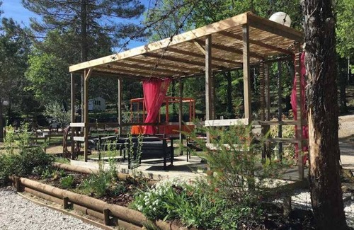 Monoblet House | Camping 3 étoiles - ccaiaba