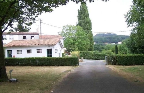 Pouzauges House | Camping 3 étoiles - ccbbhdf