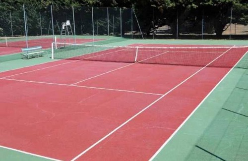 Verteillac House | Camping 3 étoiles - Piscine - eeefah