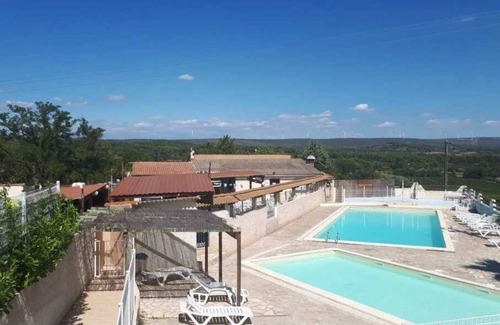 Villeveyrac House | Camping 3 étoiles - Piscine - efcb0i