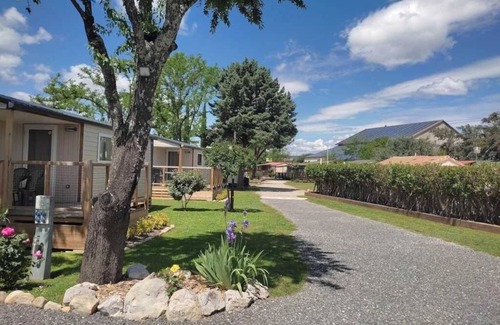 Massillargues-Attuech House | Camping 3 étoiles - Piscine - eebibh