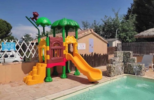Massillargues-Attuech House | Camping 3 étoiles - Piscine - eebicb