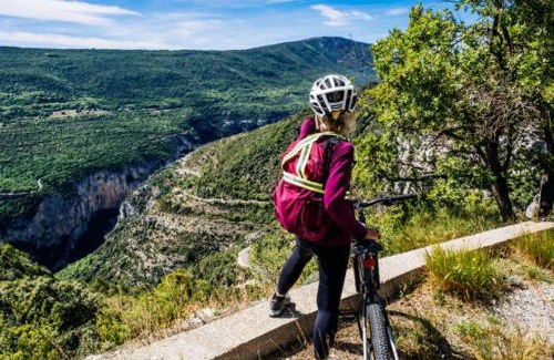 Sainte-Croix-du-Verdon Apartment | CAMPING 3* ! PROGHE DES GORGES DU VERDON ET LAC DE STE CROIX 04500 ! TOUT EQUIPE ! CHAMPS DE LAVANDES ! CALME ! NBRES ACTIVITES ! RANDONNEES ! NAUTISME !