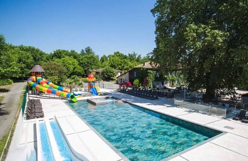 Martres-Tolosane House | Camping 4 étoiles - Parc aquatique - eeceia