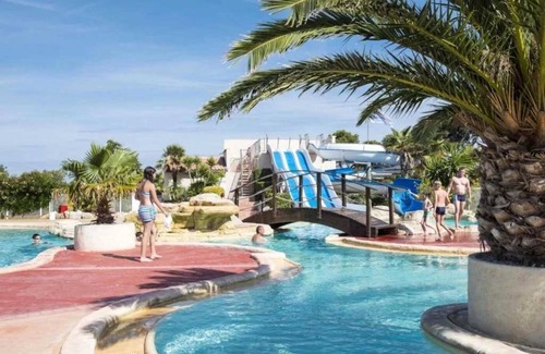 Les Cabanes de Fleury House | Camping 4 étoiles - Parc aquatique - efbh0b