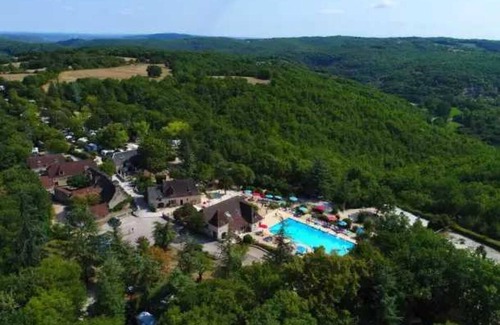 Souillac House | Camping 5 étoiles - Parc aquatique - eebdie