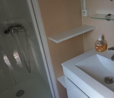 La Roque-d'Antheron House | camping domaine des iscles