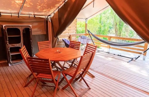 Manosque House | Camping Flower Provence Vallée* - Freeflower 3-room tent for 5 people Without sanitary facilities