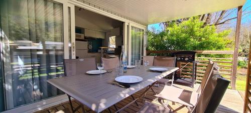 Ruoms Other | Camping La Grand'Terre 4 étoiles - Linge de maison inclus - Clim - TV - Plancha - Lave-vaisselle - 4 personnes 2 chambres