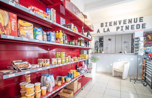 Mondragon House | Camping maeva Escapades La Pinède en Provence *** - Mobile Home Origan 3 Rooms 4 People