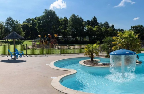 Plougasnou House | Camping maeva Respire Le Domaine de Mesqueau * - PREMIUM Cottage 3 Rooms 4 People + TV