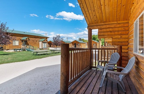 St. Charles Cabin | Camping studio with well-equipped kitchenette