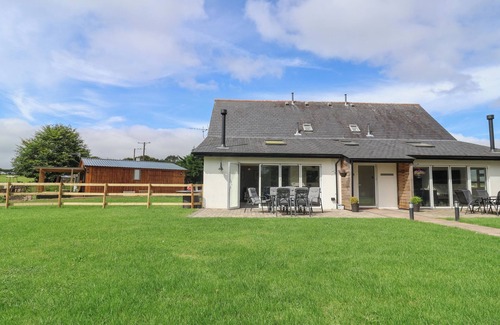 Watchet Cottage | CAMPION COTTAGE, pet friendly, with open fire in Roadwater
