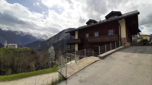 Valle di Cadore Apartment | CAMPO BASE CADORE MONOLOCALE MANSARDA con park auto e garage moto