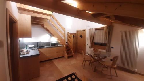 Valle di Cadore Apartment | CAMPO BASE CADORE MONOLOCALE MANSARDA con park auto e garage moto