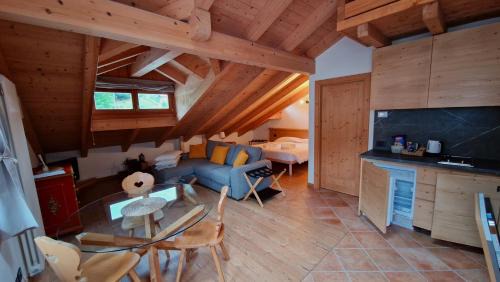 Valle di Cadore Apartment | CAMPO BASE CADORE MONOLOCALE MANSARDA con park auto e garage moto