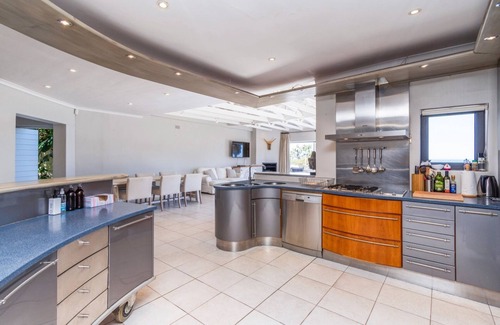 Camps Bay Villa | Camps Bay superb family Villa with 360°panoramic views, solar powered & serviced