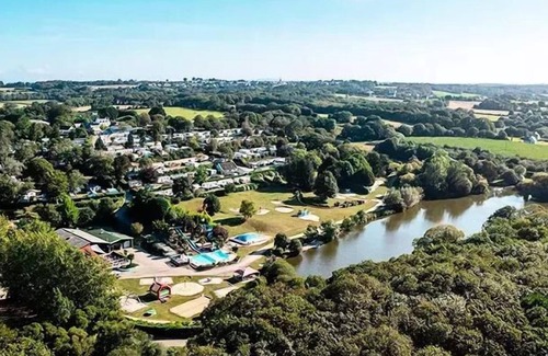 Landudec House | Campsite Domaine de Bel Air* - Mobile home Relax Comfort TV 3 rooms 4/5 people