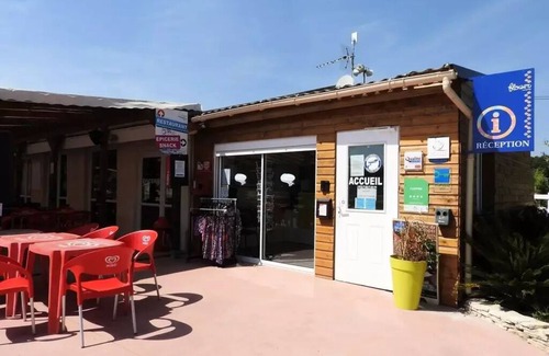 Boisseron Ski Chalet | Campsite Domaine de Gajan * - Chalet ECO 27m2 (2 bedrooms) - covered terrace - TV Included arv/departure Sunday 5 people