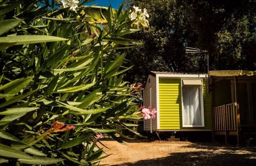 Boisseron Ski Chalet | Campsite Domaine de Gajan * - Chalet COMFORT + 27m2 air-conditioned (2 bedrooms)/LAVE VAISSELLE/TV INCLUSE/CLIMATEIZATION - covered terrace 4 people