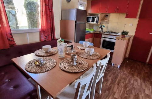 Peyrignac House | Campsite LA GARENNE * - 20 Residence La Futaie 32m2 Terrace Covered , 3 bedrooms, dishwasher + TV 6 persons