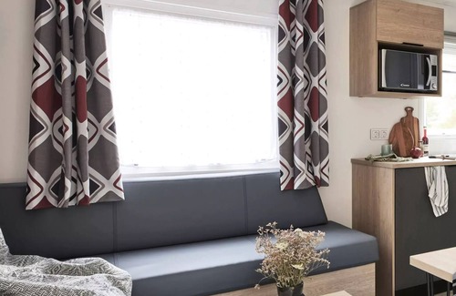 Saint-Maximin House | Campsite Le Pré des Moines * - CAPUCINE + mobile home 3 bedrooms 2 to 8 people - 2 people included in the price