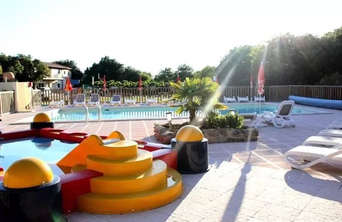Junas House | Campsite Les Chênes * - MOBILE HOME Comfort Plus Air-conditioned - TV - 2 ch - 32.80m2/Jasmin and Mimosa 4 people