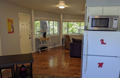 Oxford Condo | Campus Condo! Awesome Location! Walk To Everywhere!