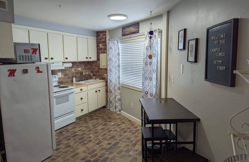 Oxford Condo | Campus Condo! Awesome Location! Walk To Everywhere!
