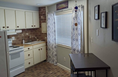 Oxford Condo | Campus Condo! Awesome Location! Walk To Everywhere!