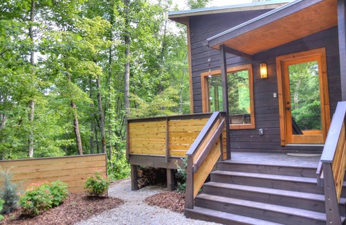 Almond Cabin | Camryn's Hideaway - Secluded Romantic Hideaway for 2