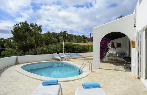 Sant Antoni de Portmany Villa | CAN Calma - Encantadora Villa con Piscina y Bbq, Ideal Para Familias