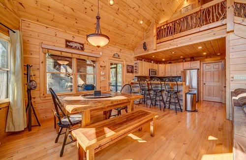 Morganton Cabin | Can't Bear to Leave - Mountain Views | Pet Friendly | Hot Tub | Pool Table | Arcade Game